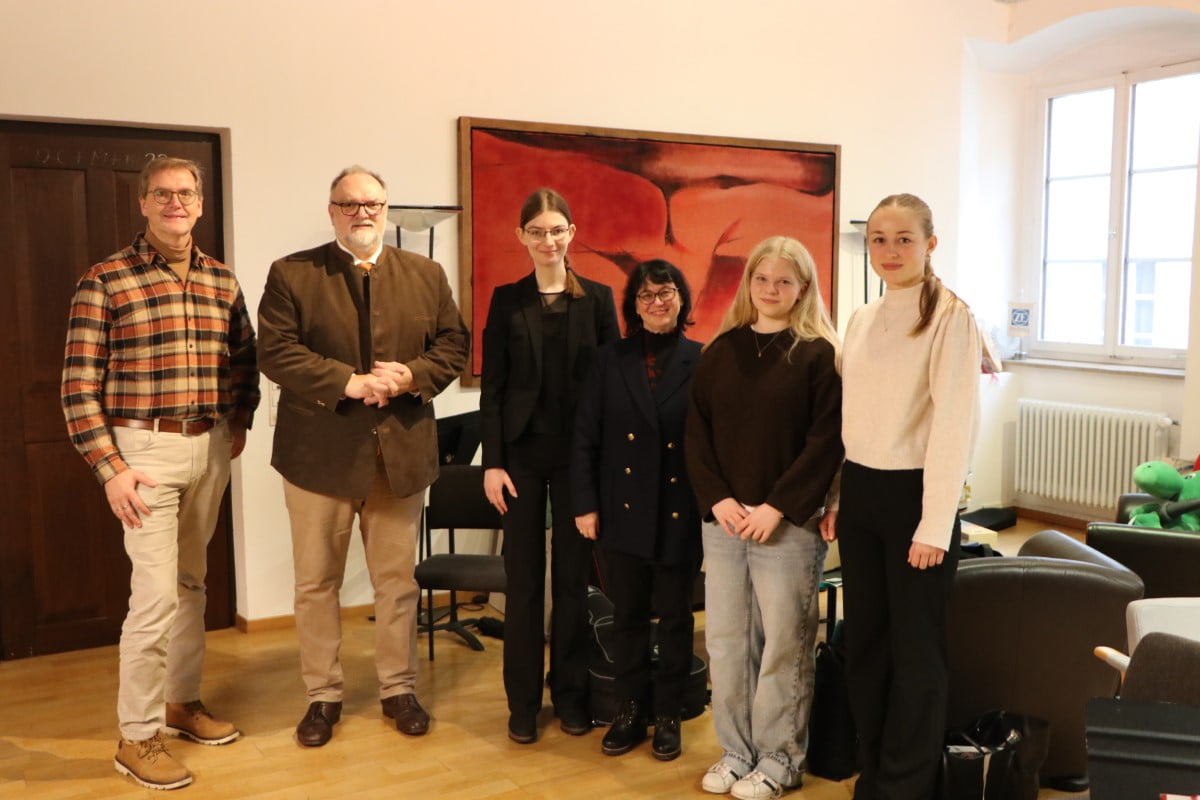 Musikalische Weihnachtsgrüße für Oberbürgermeister Jürgen Dupper