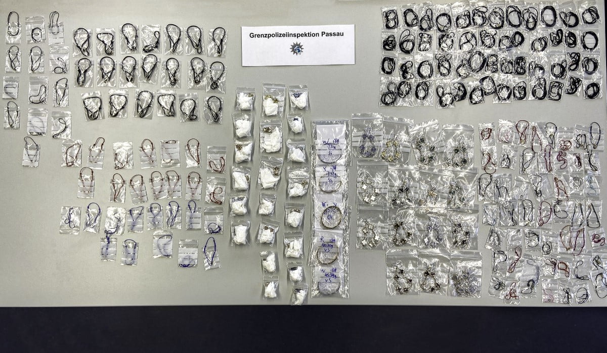 Bei Verkehrskontrolle wertvollen Schmuck sichergestellt