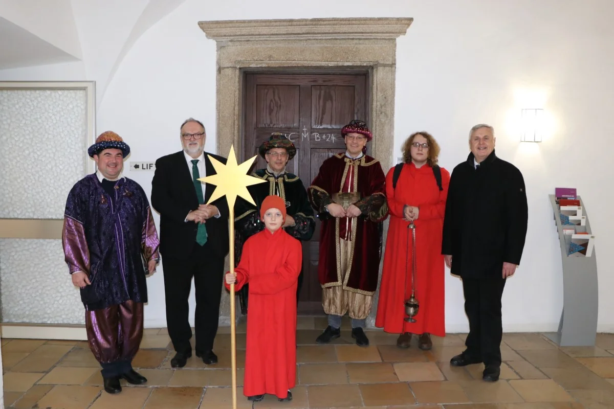 Sternsinger zu Besuch bei Oberbürgermeister Jürgen Dupper
