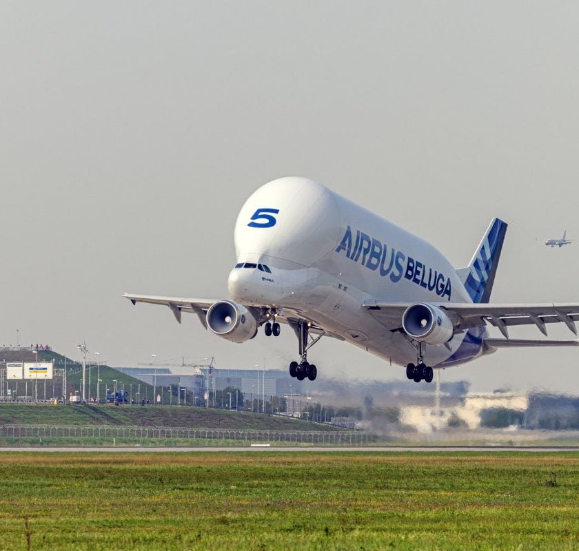 Supertransporter „Beluga“ befördert Rumpfsegmente ins Airbuswerk Finkenwerder