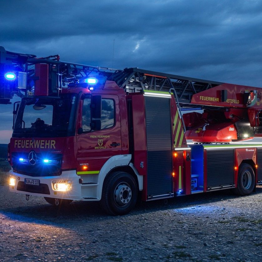 Feuerwehr Feuer Alarm Einsatz Brand Feuerwehrauto Notruf